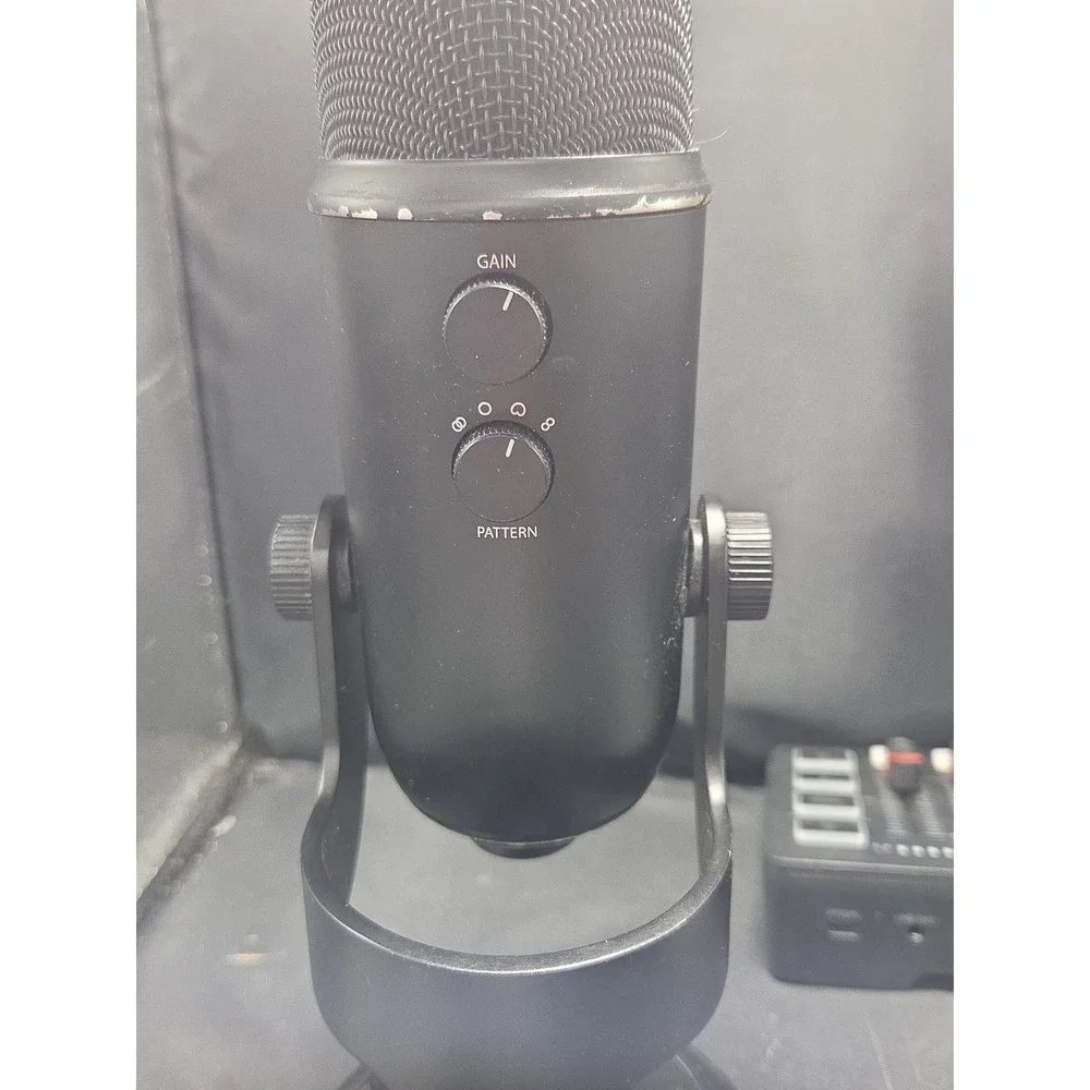 BLUE Mic And Fifine Audio Mixer
